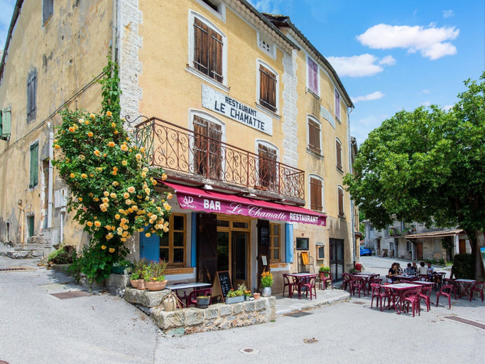Dining 5, Holiday Home in Saint-julien-du-verdon With Garden, Alpes-de-Haute-Provence