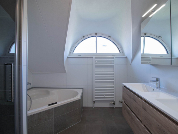 Bathroom 3, Thatched-roof villa near the IJsselmeer, Wûnseradiel