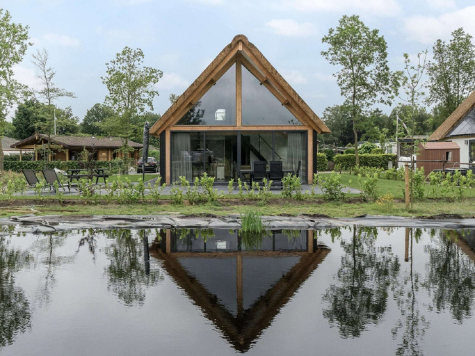 Exterior 4, Holiday Home in Netherlands With Pond View, Baarle-Nassau