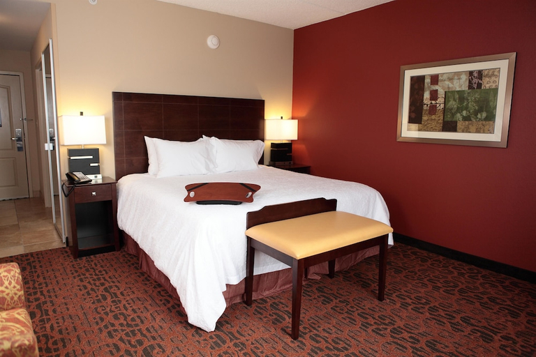 Bedroom 2, Hampton Inn Milan, TN, Gibson