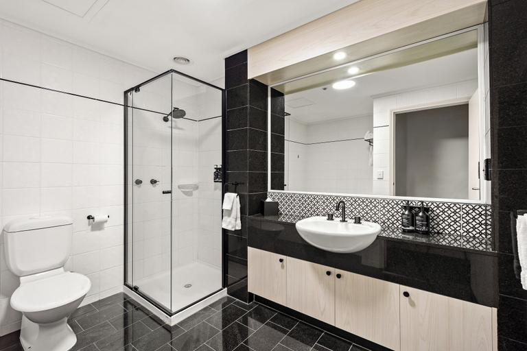 Bathroom 5, Melbourne City Suites, Melbourne