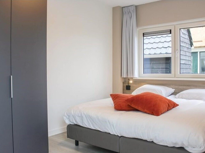 Bedroom 4, Villa in Friesland With Waterfront Garden, Skarsterlân