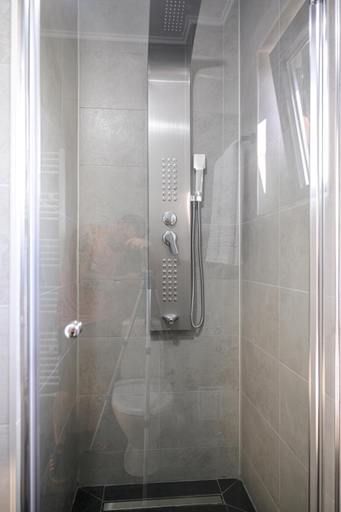 Shower 2, Natura Residence, Targu Jiu