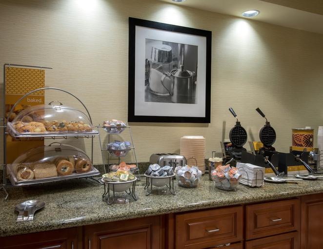 Food & Drinks 4, Hampton Inn Suites Mobile I 65at Airport Blvd, Mobile