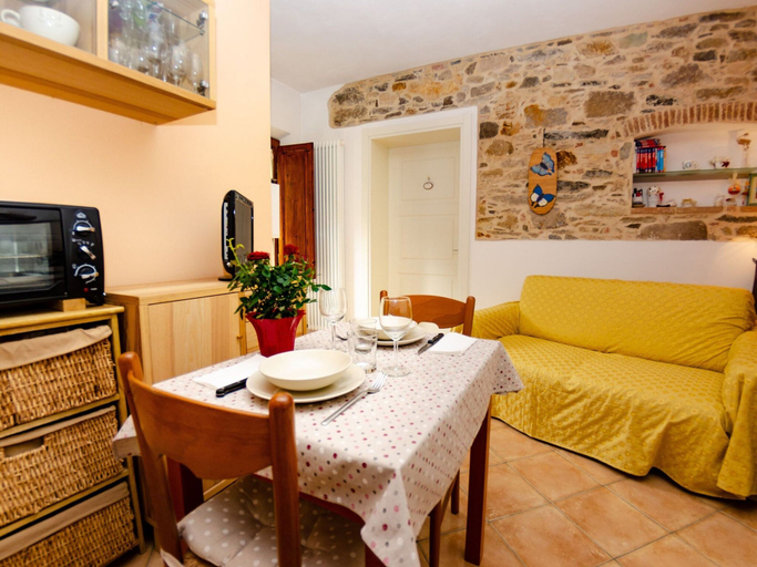 Dining 4, Holiday Home in Lucca With Pool & Garden, Lucca