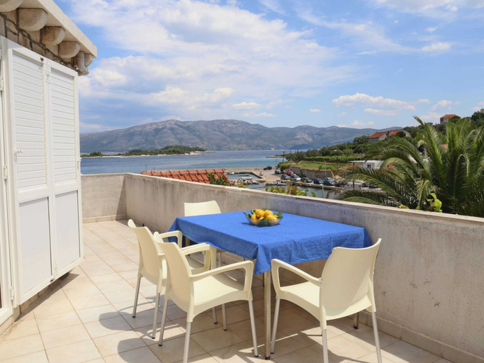 Others 4, Adorable Stone House With Terrace Near the Beach, Lumbarda