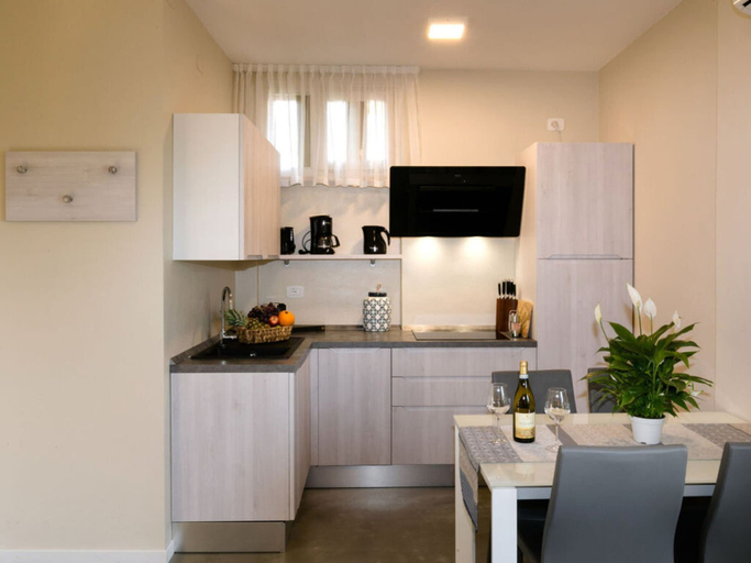 Private kitchen 3, Directly on the Lake - Casa San Benedetto, Verona
