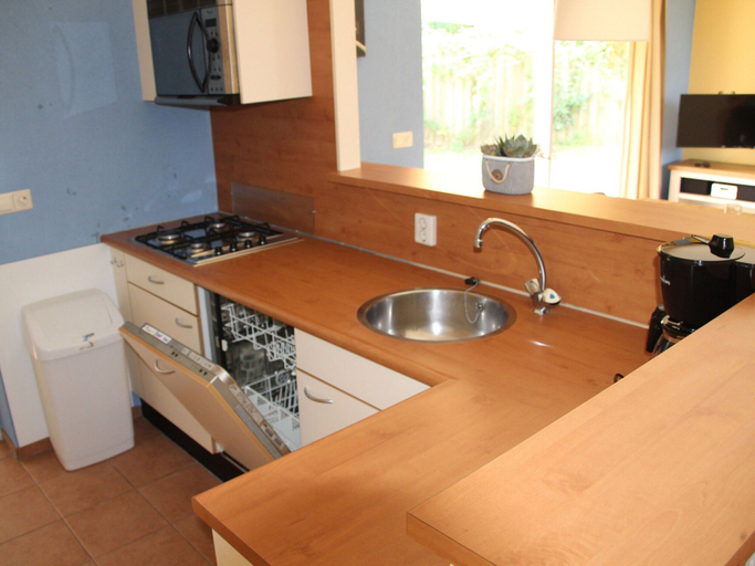 Private kitchen, Holiday Home in Zevenhuizen With Sauna, Zevenhuizen-Moerkapelle