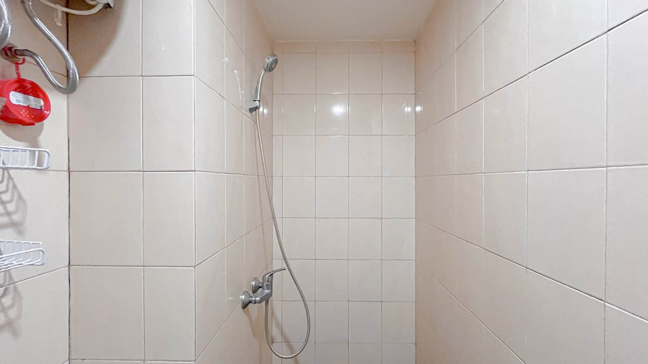 Bedroom 3, Comfort Studio Room at Vida View Apartment By Travelio, Makassar