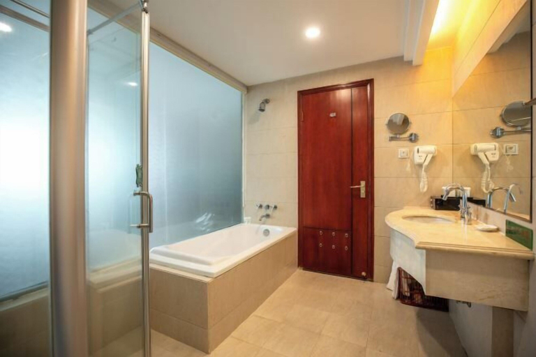 Bathroom 4, Tian Wai Tian International Hotel, Ningde