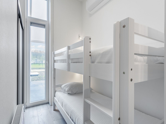Room 3, Chalet in Zeeland with Private Jetty, Kapelle