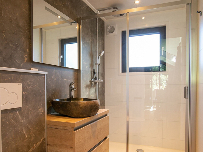 Bathroom 5, Luxury Lodge With Private Swimming Pool, Rhenen
