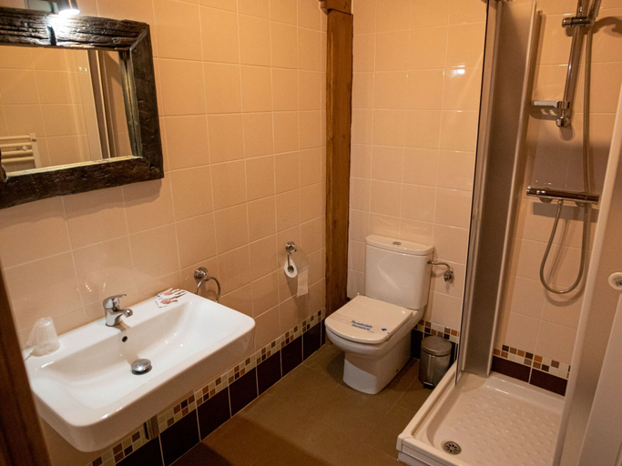Bathroom 4, Chalet in Toba With Garden & Fireplace, Burgos