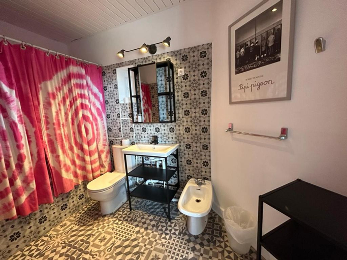 Bathroom 13
