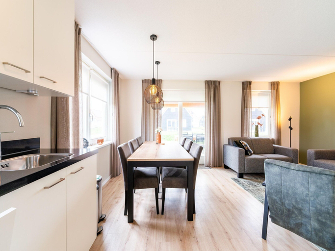 Private kitchen 2, Cozy Retreat With Parking, Tholen