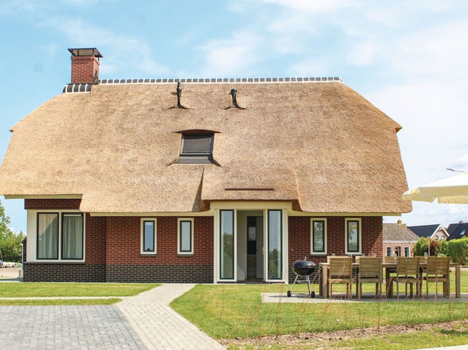 Exterior & Views 2, Villa in Friesland With Waterfront Jetty, Skarsterlân