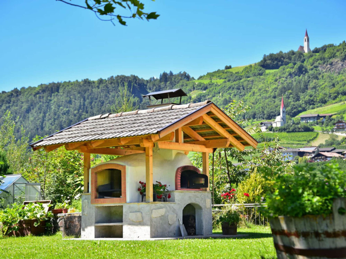 Exterior 5, Pond View Modern Retreat, Bolzano