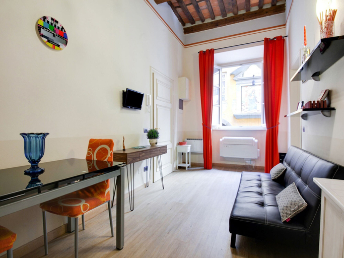 Dining, Mansion in Lucca Near Via Fillungo, Lucca