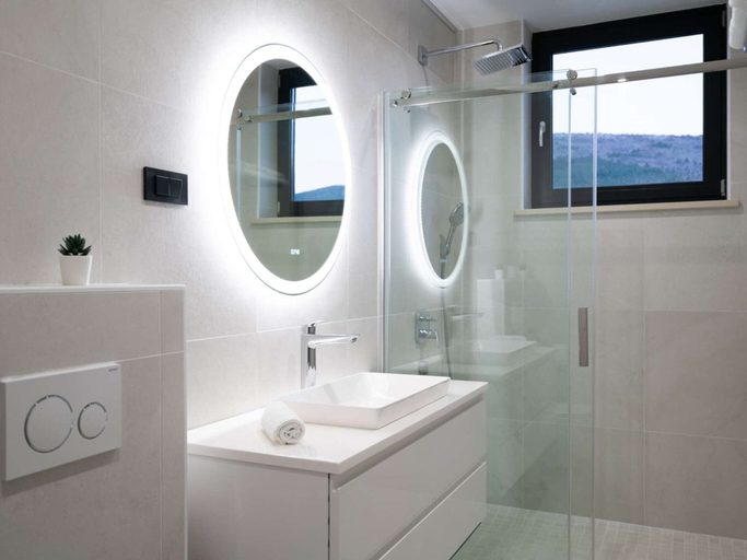 Bathroom 3, Stylish Stay with Hot Tub, Labin