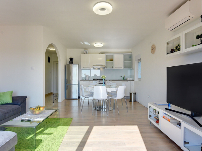 Private kitchen 3, Apartment With Balcony and sea View, Premantura