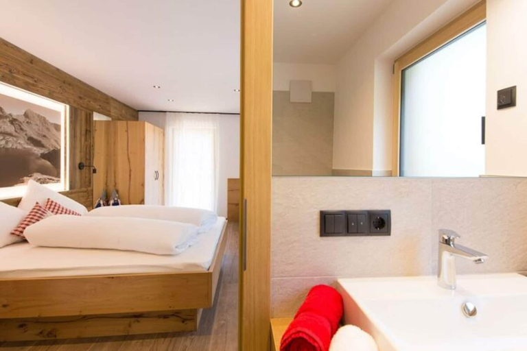 Room 4, Holiday Home Hutterwirtshof, Bolzano