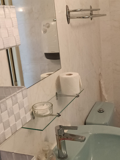 Bathroom 5, La Meridienne, Hérault