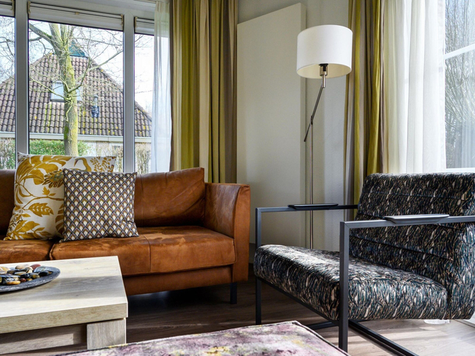 Living area 2, Bungalow in Friesland With Outdoor Spa, Tytsjerksteradiel