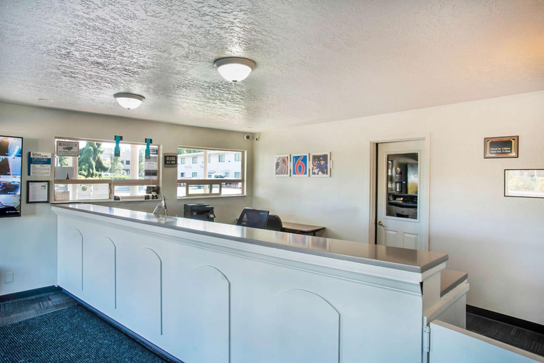Public Area 2, Motel 6 Gresham, Or - Portland, Multnomah