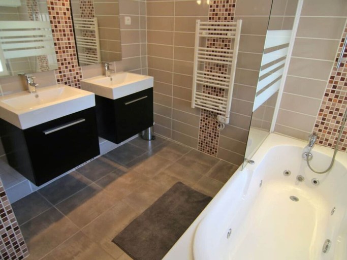 Bathroom 5, Hameau des Claudins Les Pennes, Var