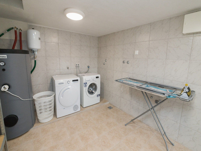 Others 2, Apartments Mistral - Three Bedroom Apartment with Balcony and Shared Pool, Ražanac