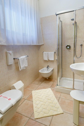 Bathroom 18