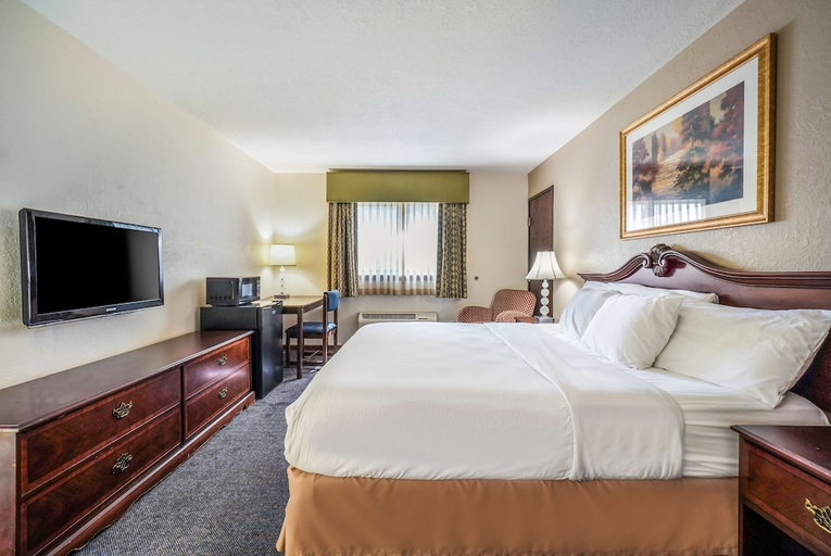Bedroom 2, Americas Best Value Inn Marquette, Marquette