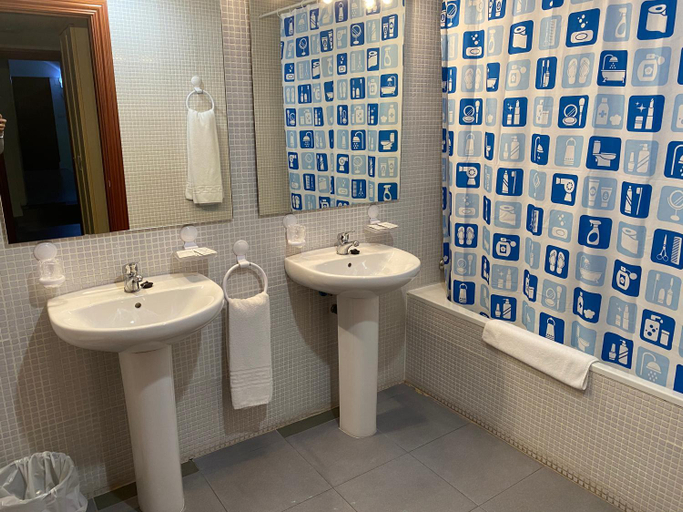 Bathroom 4, Hotel Cogullada, Zaragoza