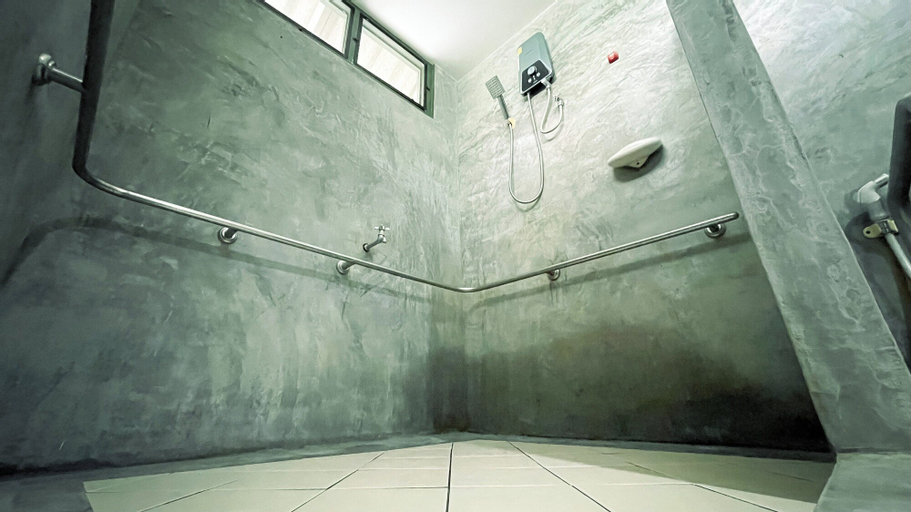 Bathroom 27