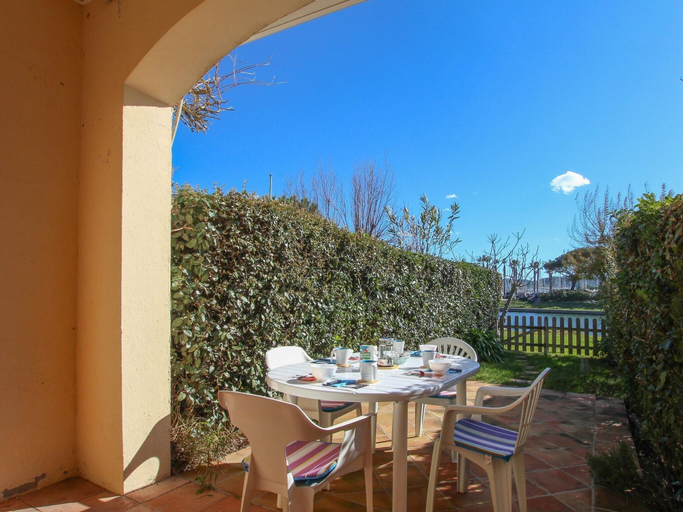 Dining 2, Attractive Holiday Home With Garden, Var