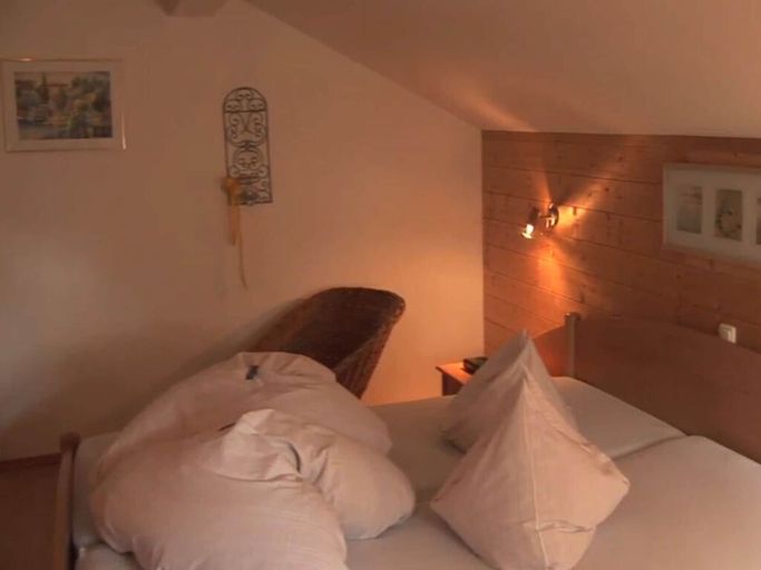 Room 2, Holiday Apartment Waxenstein, Bad Tölz-Wolfratshausen