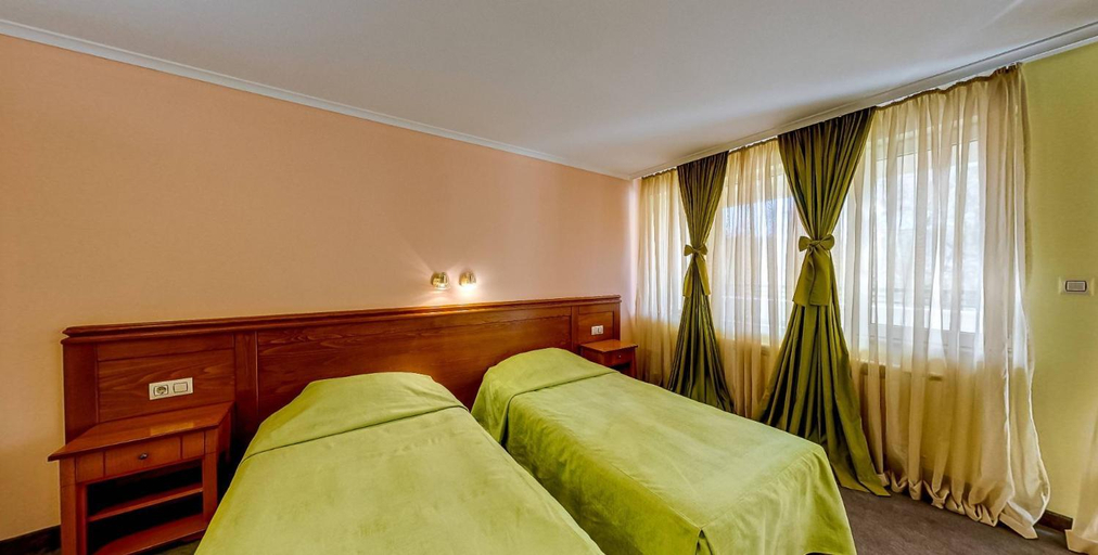 Bedroom 2, Troyan Plaza Hotel, Troyan
