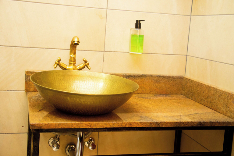 Bathroom, Distinctions Gardens Guest House, Alego Usonga