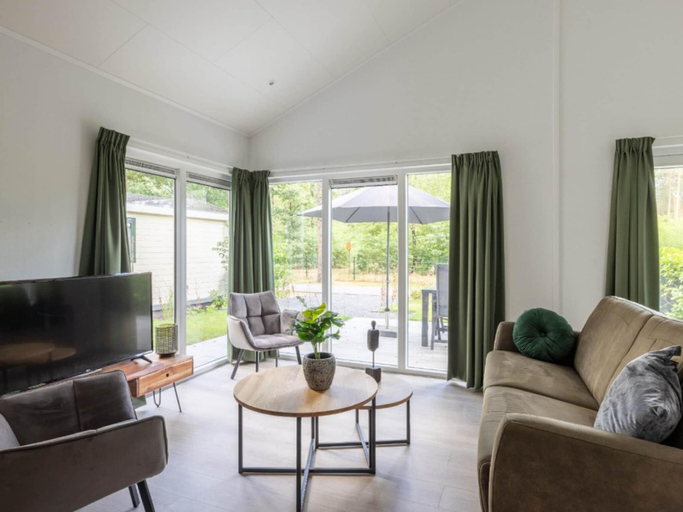 Living room, Chalet w Garden & Views, Apeldoorn