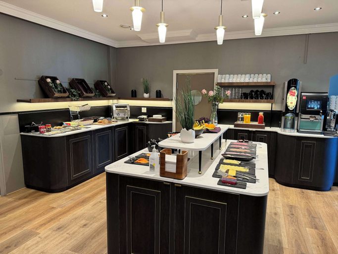 Food & Drinks