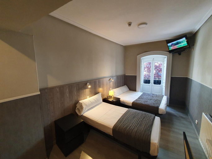 Bedroom 4, Hostal Plaza D'Ort, Madrid