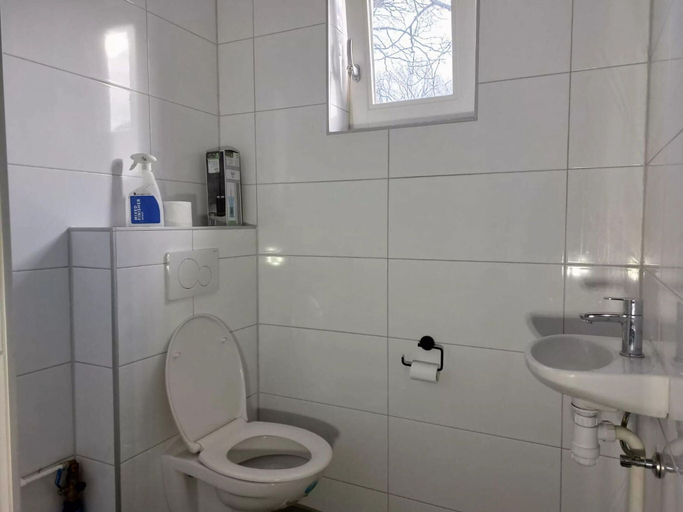 Bathroom 5, Comfortable Holiday Home With Garden, Wierden