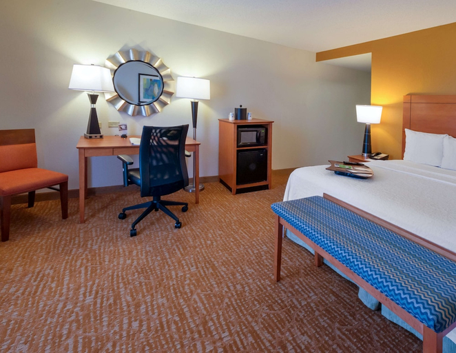 Bedroom 2, Hampton Inn Suites Mobile I 65at Airport Blvd, Mobile
