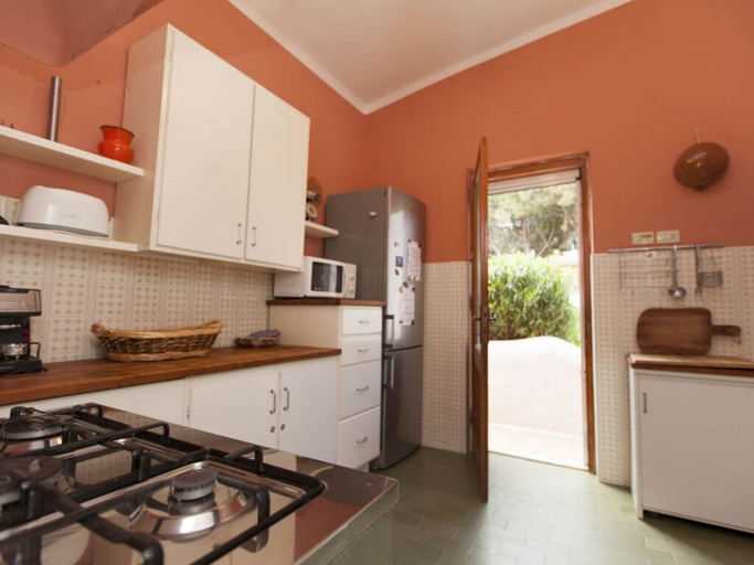 Private kitchen, Venere Comfortable Holiday Residence, Cagliari