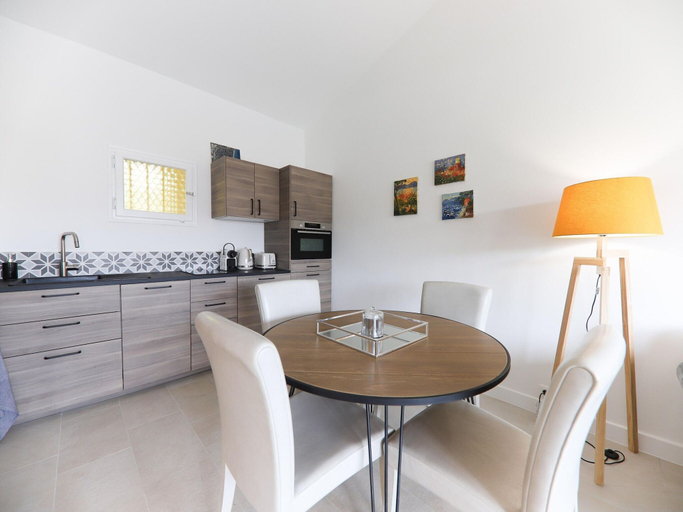 Private kitchen 3, Air-conditioned Apartment Near Beach, Var