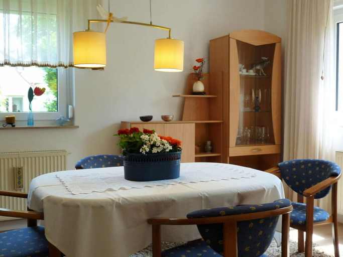Dining 5, Black Modern Retreat, Würzburg