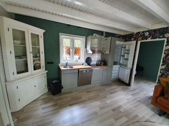 Private kitchen 4, Holiday Home in Schoonloo With Balcony/terrace, Midden-Drenthe