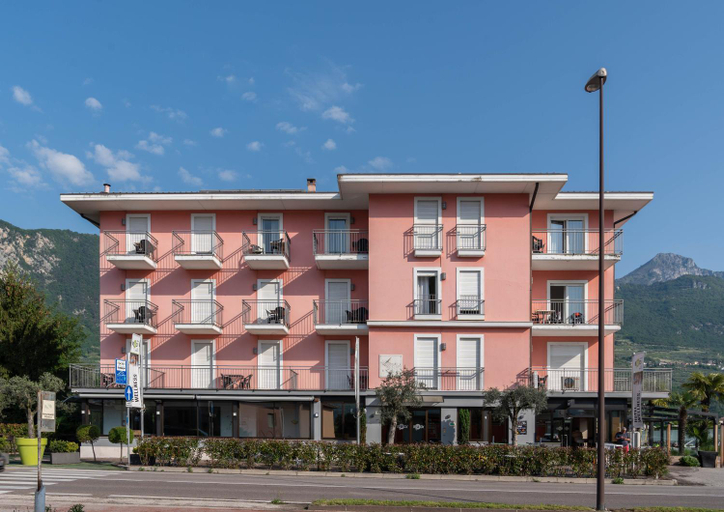 Exterior & Views 2, Hotel Rudy di Singh Satwant, Trento