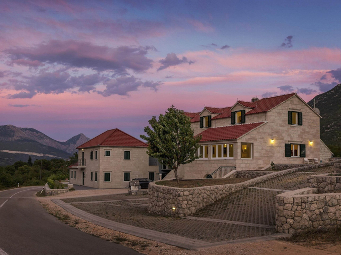 Exterior & Views 2, Holiday Home in Croatia with Private Pool, Zagvozd