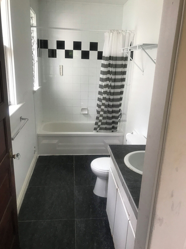 Bathroom 3, West Broadway guesthouse, Greater Vancouver